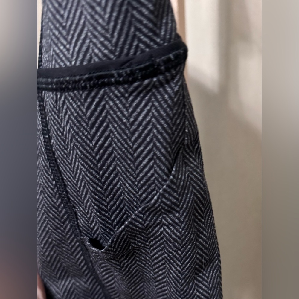 Lululemon Gray Herringbone Patterned Leggings - S… - image 5